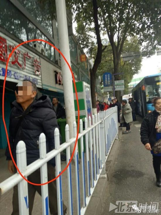 杨女士告诉记者，她经常乘坐公交车，之前从没有遇到这种情况。