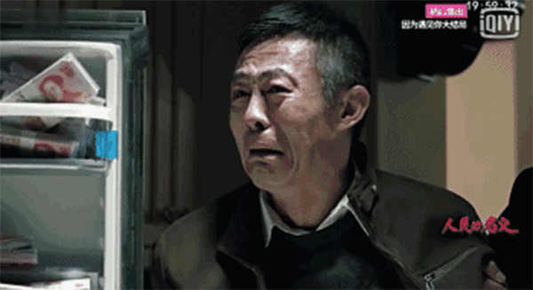 查案人员搜出的2.3亿现金,从银行运来十二台点钞机,竟然烧坏了六台。