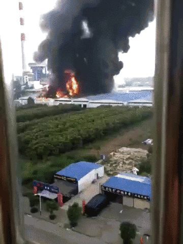 西安一电厂着火 现场有爆炸声黑烟数十米高(图)