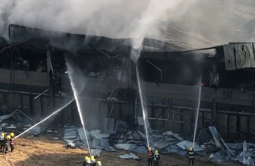 郑州一处仓库着火，现场浓烟滚滚！警方最新通