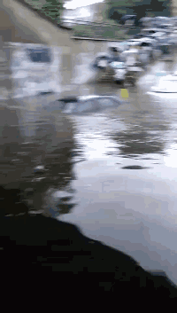 即使再大的雨,公司也依旧会记住你的迟到