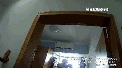 女大学生毕业还不起校园贷 服鼠药后欲跳楼获