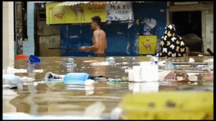 （图为雅加达的洪水 图片来源：BBC）