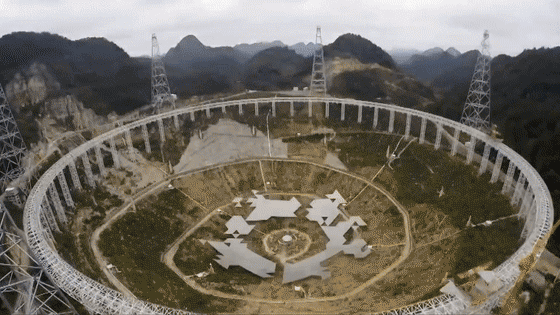▲“中国天眼”建造延时画面(CBS报道截图)