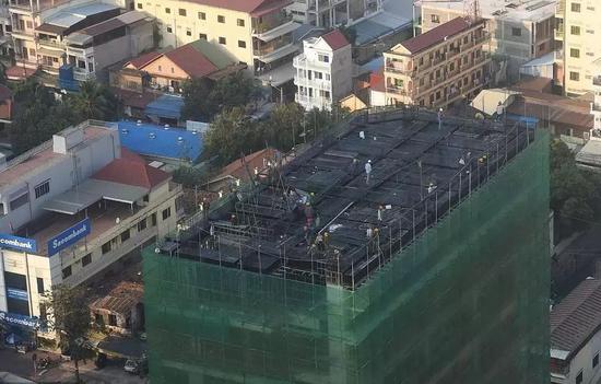 ▲当地时间2019年2月7日,柬埔寨金边一施工建筑。 图片来源:视觉中国