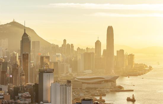 《维港黄昏》 拍摄时间:2018年6月25日 拍摄地点:香港宝马山