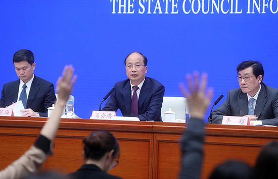 2019年2月27日,中国证券监督管理委员会主席易会满出席国务院新闻办公室举行的新闻发布会。 视觉中国 图