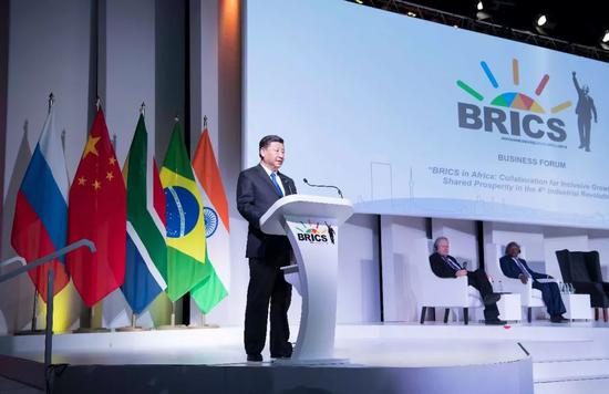 7月25日，国家主席习近平应邀出席在南非约翰内斯堡举行的金砖国家工商论坛，并发表题为《顺应时代潮流 实现共同发展》的重要讲话。新华社记者李涛摄