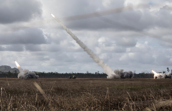 澳大利亚陆军和美国陆军试射高机动火箭系统(HIMARS) 图源:美国陆军