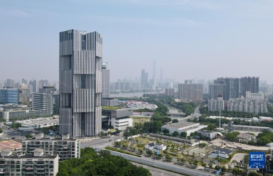 位于上海浦东新区世博园区的金砖国家新开发银行总部大楼(2022年6月17日摄,无人机照片)。新华社记者 方喆 摄