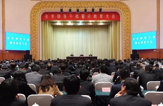 大会现场 “大观新闻”微信公众号 图