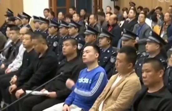 ▷吴学占涉黑团伙其它成员分别被判20年到2年8个月徒刑