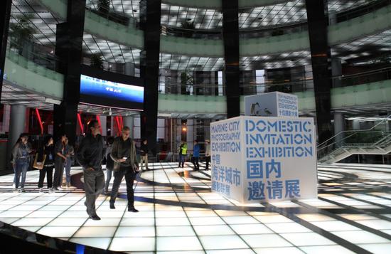 大连现代博物馆展览现场。摄影:许瀚文