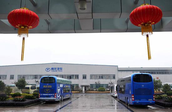 浙江金华,中国青年汽车客车生产车间