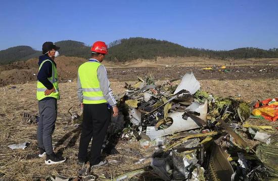 埃塞航空失事现场。视觉中国/图