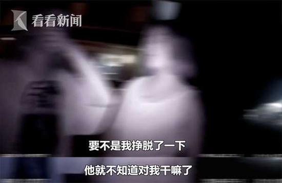 男子深夜街头对陌生女孩又亲又抱:她长得像前女友