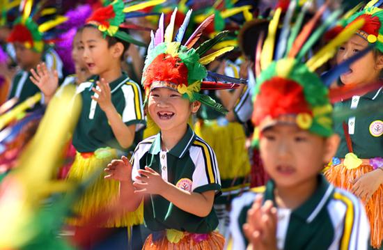 检查评比过多中小学老师不堪重负:备课时间都