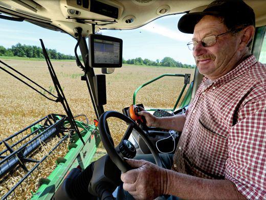 【蜗牛扑克】特朗普撒120亿美元拯救“票仓” 美国农民不买账