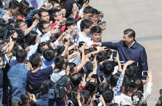 习近平在北京大学考察时,与青年学生分享了他的读书心得: