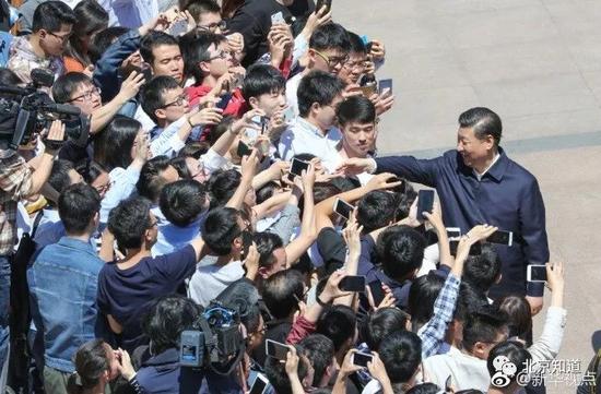 习近平在北京大学考察时，与青年学生分享了他的读书心得：