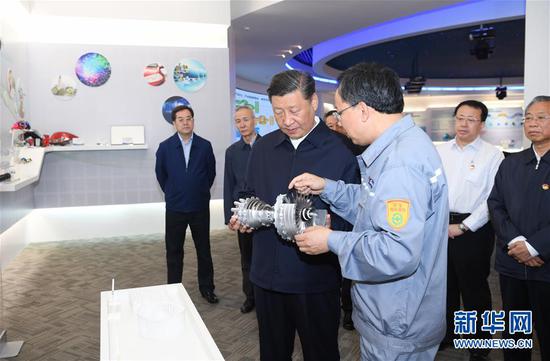 6月12日至14日,中共中央总书记、国家主席、中央军委主席习近平在山东考察。这是13日上午,习近平在万华烟台工业园听取企业情况介绍。新华社记者 李学仁 摄