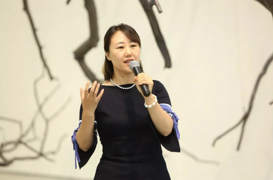  艺术支持者张丽平女士