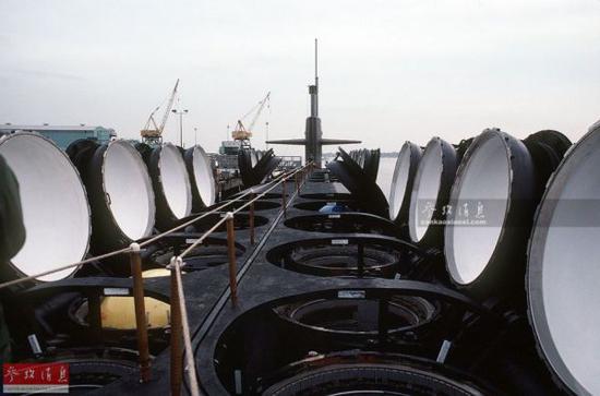 资料图片：美海军俄亥俄级战略核潜艇开启全部24个洲际导弹发射筒。