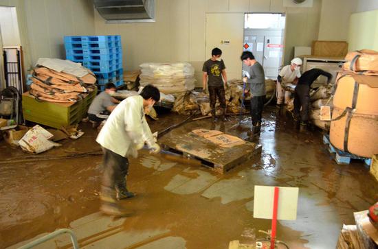 日本暴雨致知名酒厂进水停电 30万瓶“獭祭”报废