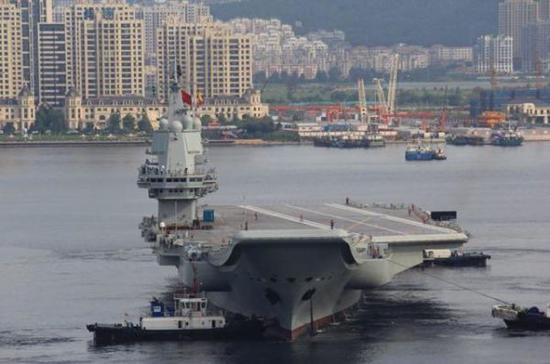资料图片:中国首艘国产航母第二次试航离港。(图片来源于网络)