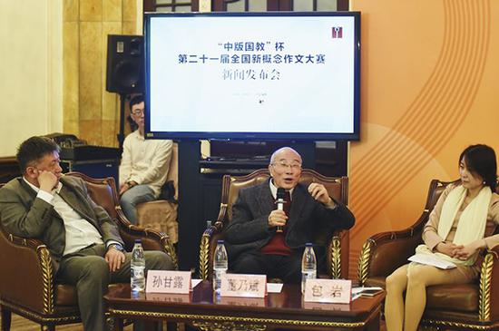 左起：孙甘露、董乃斌、包岩