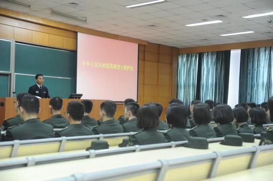 英烈子女班学员集体学习《中华人英雄烈士保护法》 徐连宗 摄影