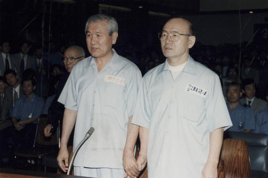 被韩国检方告倒的两位前总统