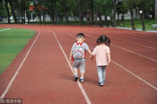 第一批90后家长的孩子上幼儿园了 你们准备好了吗