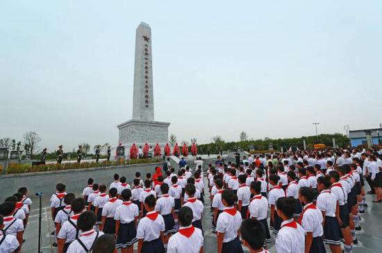 9月2日，八路军120师抗日誓师纪念碑落成仪式在渭南市富平县举行。