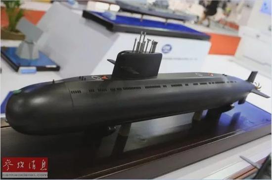 ▲S26T型常规动力潜艇模型