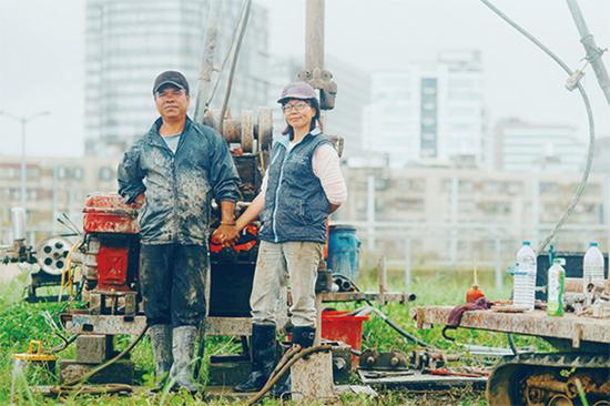 工人夫妻。图:赖小路