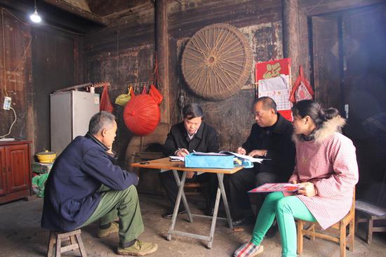 帮扶干警入户填写帮扶手册