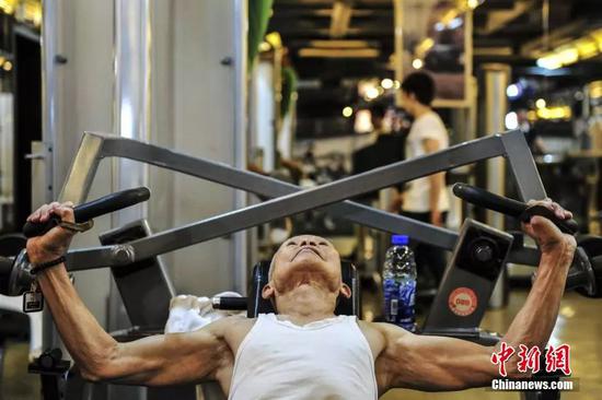 健身达人华叔 陈骥旻摄