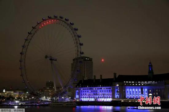 2017年伦敦的“伦敦眼”摩天轮熄灯