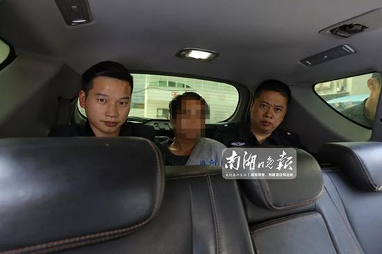 警方抓获犯罪嫌疑人(中)