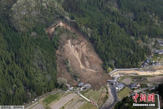 日本大分县山体滑坡致1死5失踪 或再有垮塌