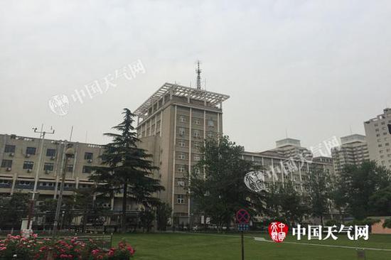 今晨,北京天空云量渐多。