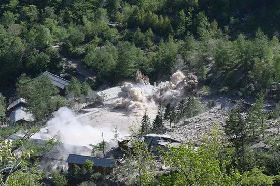 视频：朝鲜爆破核试验场 坑道上方山石泥土瞬间滚落
