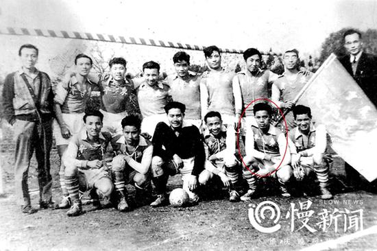 1946年東平足球隊（前排右二為曹越華）
