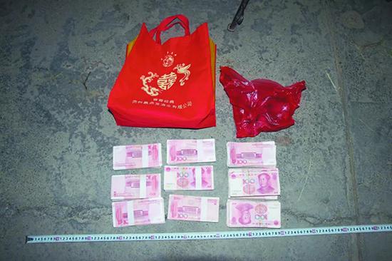 母亲坟墓被挖对方挟尸骨要价10万 警察抓获3疑犯