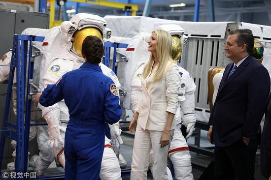 俄宇航员太空向伊万卡表白:看到你心情就大好