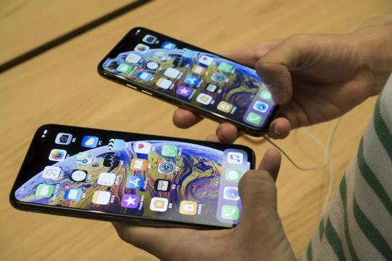 史上最贵iPhone开卖首日 经销商和黄牛都慌慌的