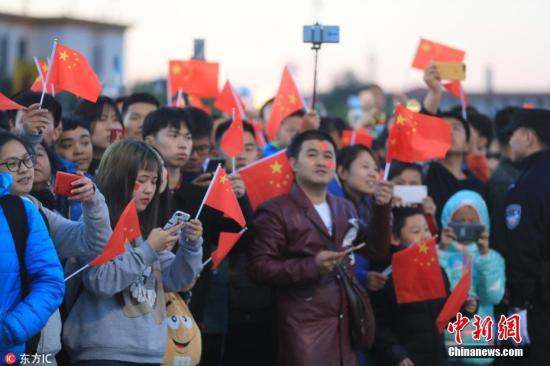 10月1日清晨,隆重的升国旗仪式在北京天安门广场举行,庆祝中华人民共和国成立69周年。之图 摄图片来源:东方IC 版权作品 请勿转载