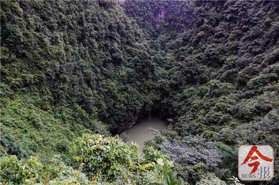 弄乐天坑附近的地下暗河窗口。