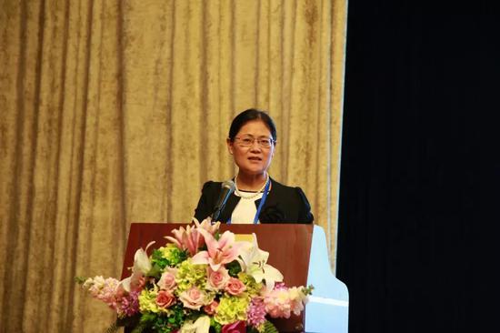 中国国际贸易促进委员会/中国国际商会调解中心副秘书长王芳主持